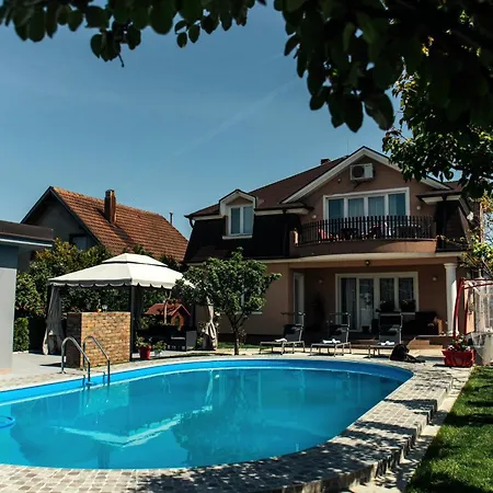 Lux With Pool Dex Apartment Zemun Polje